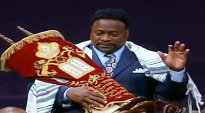 Eddie Long crowned king