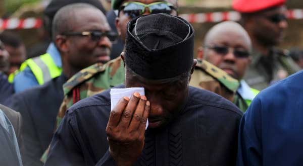 Reuters-Nigeria-President-Goodluck-Jonathan-weeps-plane-crash-Lagos-photog-Akintunde-Akinleye