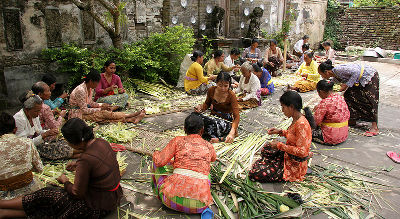 Balinese women