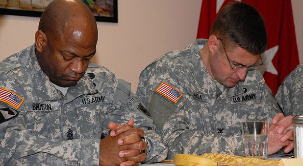 Army soldiers praying