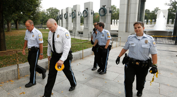 World War II memorial closing