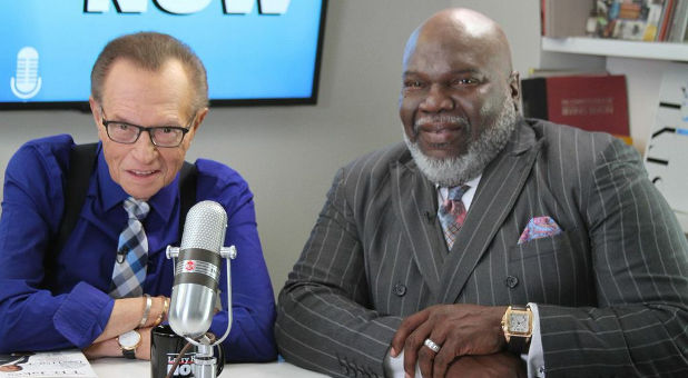 Bishop TD Jakes Tells Larry King: ‘Whenever Someone Gets Ready to Run, They Get Religious’