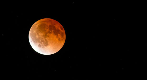 Prophetic ‘Blood Moon’ Eclipses Pre-Dawn Skies Wednesday