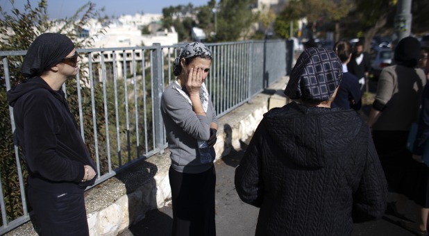 Palestinians Armed With Meat Cleaver and Gun Kill 5 in Jerusalem Synagogue Attack