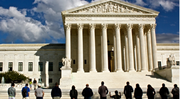 Tour Guide Gets More Than She Expected When She Joins Prayer at Supreme Court