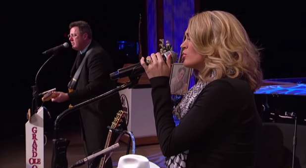 WATCH: Carrie Underwood and Vince Gill Pay Homage to Jimmy Dickens