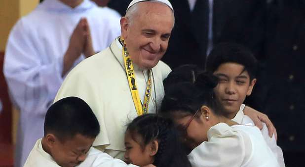 This Little Girl’s Heartbreaking Question Left Pope Francis Speechless