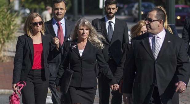 Former Virginia Governor Robert McDonnell's wife Maureen arrives with her daughter for her trial.