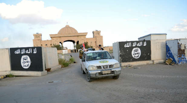 Shiite fighters leaving Islamic State gates. An American missionary is fighting for her life after being shot in the head by Islamic militants.