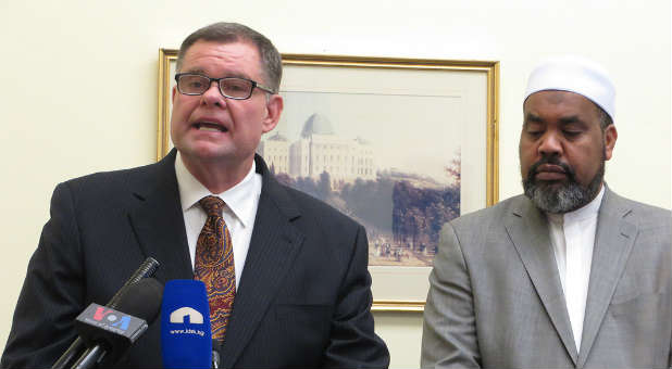 Pastor Bob Roberts Jr. speaks alongside Imam Mohamed Magid on Capitol Hill on Thursday (July 23, 2015) in response to Franklin Graham's recent anti-Muslim remarks.