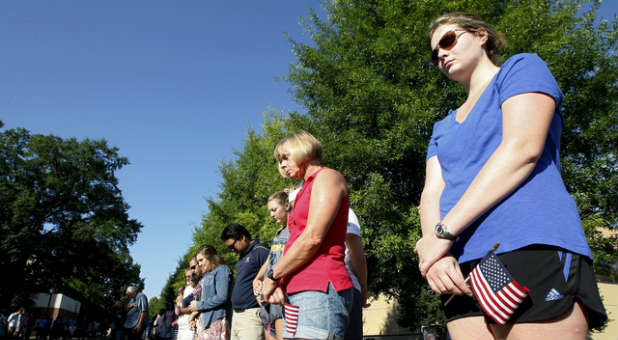 Men and women gather to mourn the four Marines slain in the Chattanooga shooting.