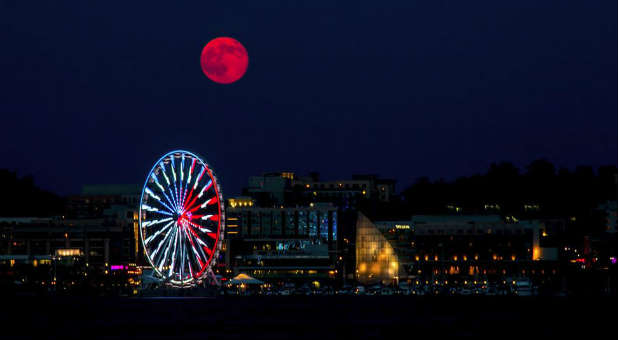 The next supermoon coincides with a blood moon.