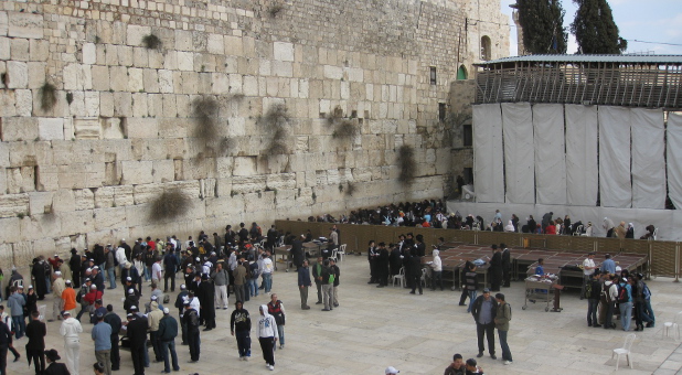 Take it from Ron Cantor, who lives in Israel. As a tourist, you're pretty safe in the Holy Land.