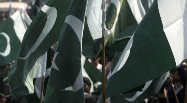 A Pakistani man refuses to renouce Christ despite being tortured by Muslim co-workers who tried to convert him to Islam.