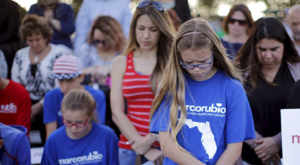 Rubio Supporters Praying