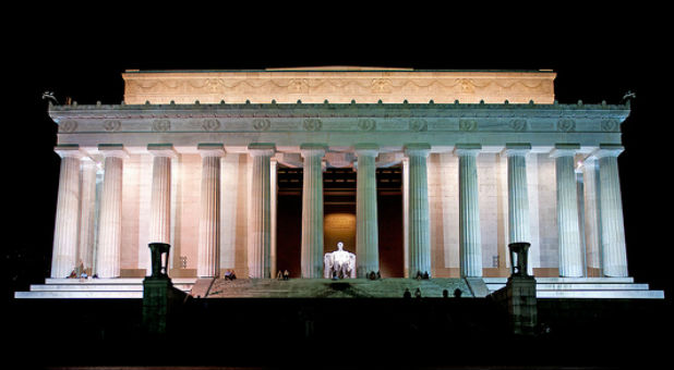 Prayer participation in U.S. sets new records in 2016 with gatherings that unite Christians from multiple streams of faith. United Cry DC16 hosts pastors, priests, Christian leaders and believers to pray as one for America on April 9, 2016 at the Lincoln Memorial.