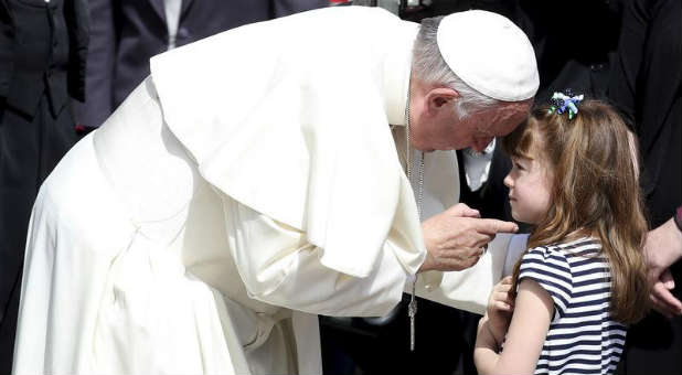 The Pope Does Something Amazing for Girl Going Blind