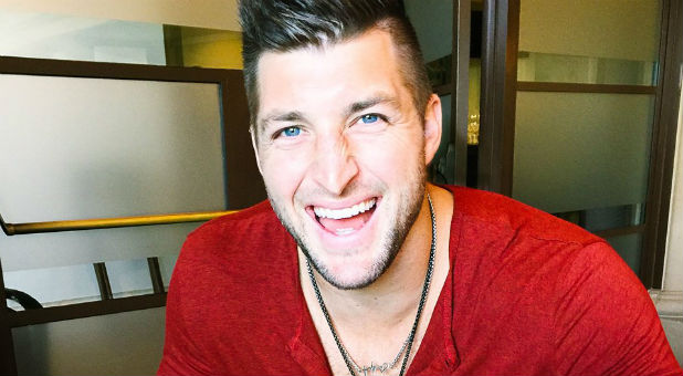 Tim Tebow says he will now play professional baseball.