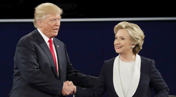 Trump Takes Aim at Bill Clinton for Womanizing, Vows to Jail Hillary