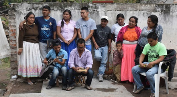 Twelve of the 30 evangelical Christians evicted from the village of Tuxpan de Bolaños in Jalisco in January.