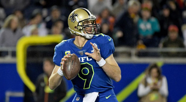 NFC quarterback Drew Brees of the New Orleans Saints (9) looks to pass against the AFC during the second half of the 2017 Pro Bowl at Camping World Stadium.