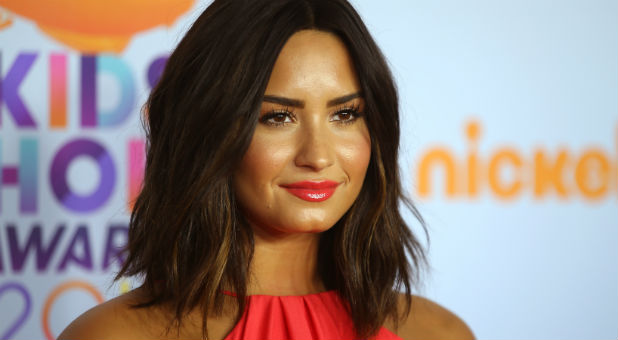 Demi Lovato at the 2017 Kids' Choice Awards