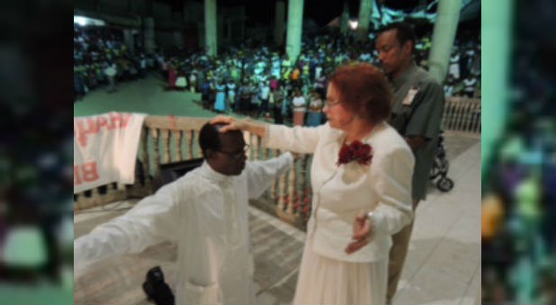 Verna Linzey Crusade with a crowd of 20,000 people. Verna Linzey was still growing strong at 94 years of age in this photo from 2013.