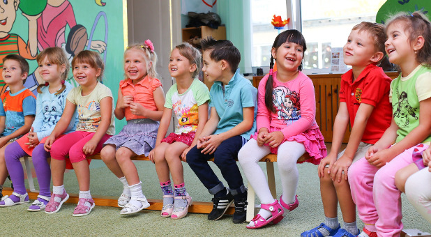 Scotland's largest teaching union has voted for children across the country to be taught about same-sex families and LGBT history.