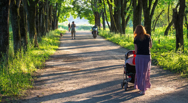 A new CNBC report last month found that a record 55 percent of millennial parents have had children before getting married—compared to just 25 percent of the youngest baby boomers who did the same. And that out-of-order decision is wreaking havoc on millennials' finances.