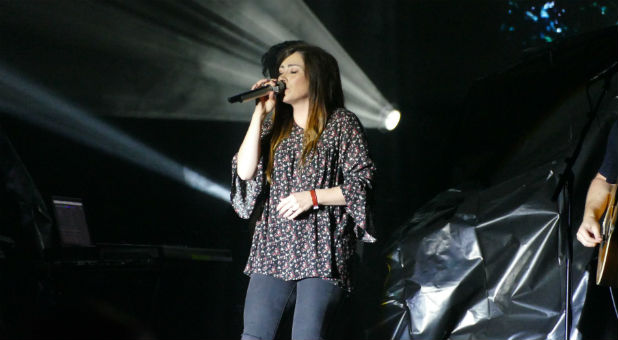 Kari Jobe worships at Rock the Universe.