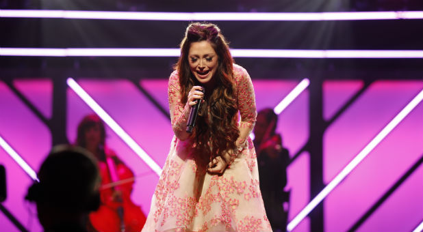 Kari Jobe performs at the 2017 Dove Awards.