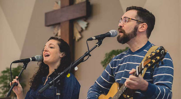 Ryan Flannigan and his colleague lead congregational song at All Saints Dallas, January 2017.