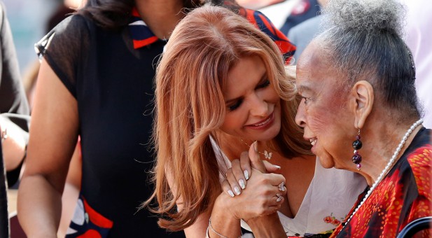 Roma Downey with Della Reese Lett.