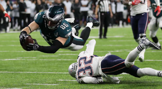 Philadelphia Eagles' Zach Ertz scores a touchdown.