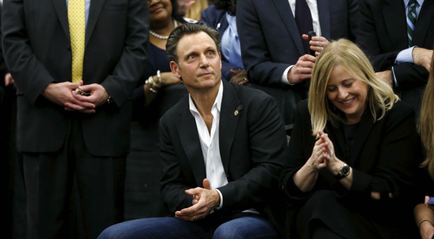 Actor Tony Goldwyn (C) and Nashville Mayor Megan Barry (R)