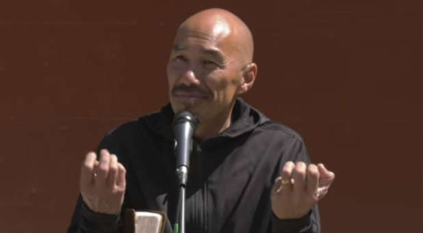 Francis Chan Issues Hard Challenge to ‘Embarrassing’ American Christians