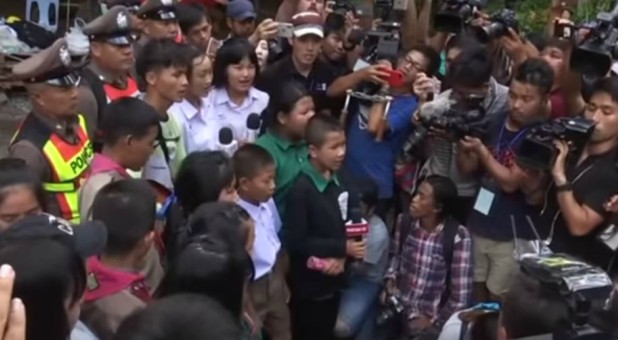 WATCH: Thai Schoolchildren Sing to the Lord Outside Cave With Trapped Soccer Team