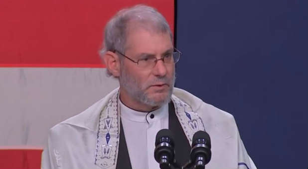 Messianic Jew Prays for Victims of Synagogue Shooting, Prompting Controversy