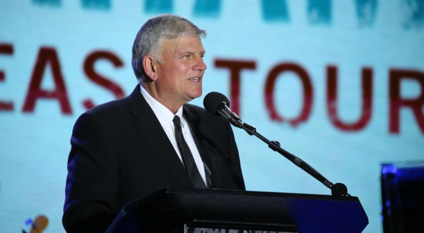 Franklin Graham Issues Urgent Call to Pray for the President