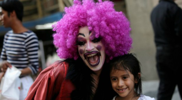 Pastor Arrested After Protesting Drag Queen Story Time at Library