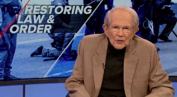 Pat Robertson Rebukes Trump’s Threats Against Protesters: ‘You Just Don’t Do That’