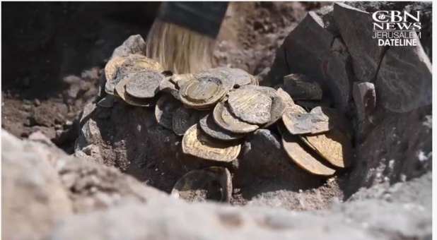 Israeli Teens Discover Hundreds of Rare Gold Coins in Archaeological Dig