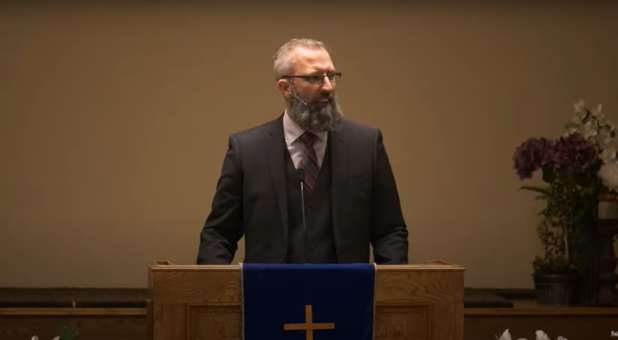 Canadian Pastor Shares Gospel With Police After Arrest for COVID Violation