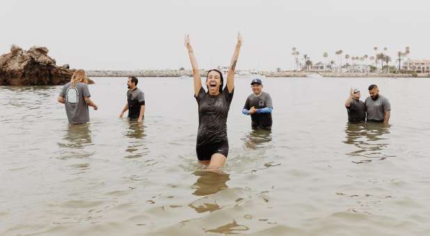 Top of the Week: California Church Baptizes 1,200