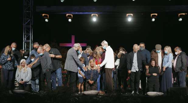 SBC Removes Saddleback Church Affiliation over Female Pastor