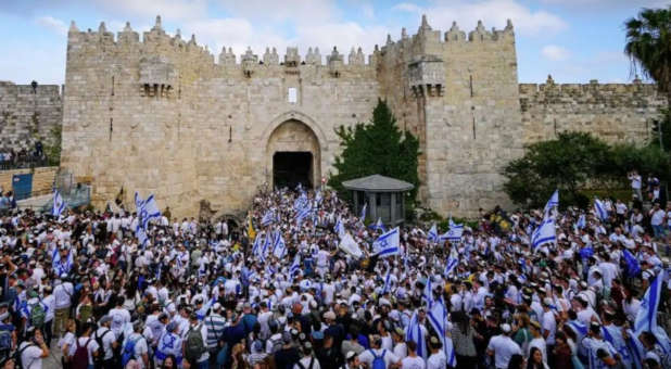 This Is Our City’: Tens of Thousands of Israelis March to Celebrate Jerusalem Day