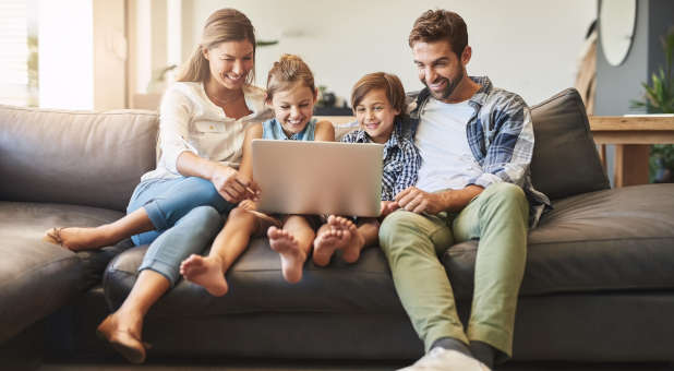 A family gaming together on a laptop.