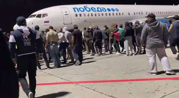 Airport mob looking for Jewish passengers.