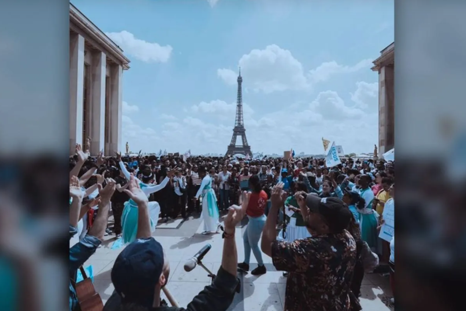 25,000 Flood Streets of Paris to March for Jesus